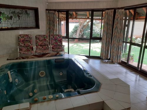 Beautiful and Spacious 5 bedroom - Spring Valley